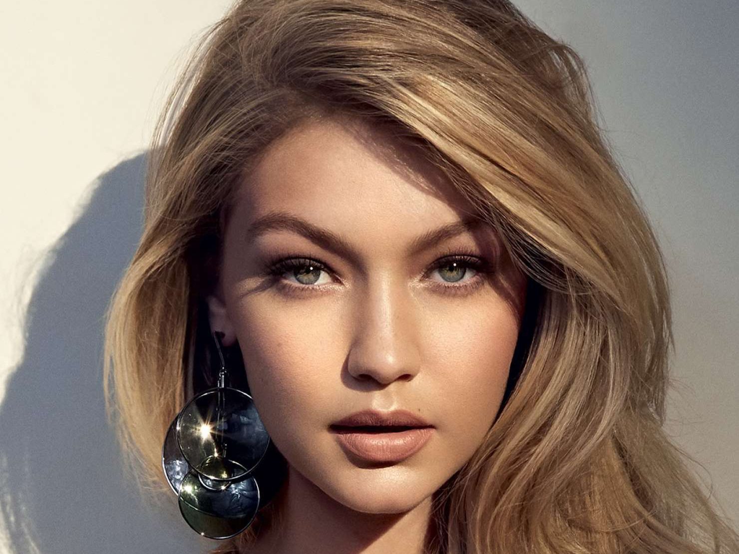 Gigi Hadid - HD Wallpaper 