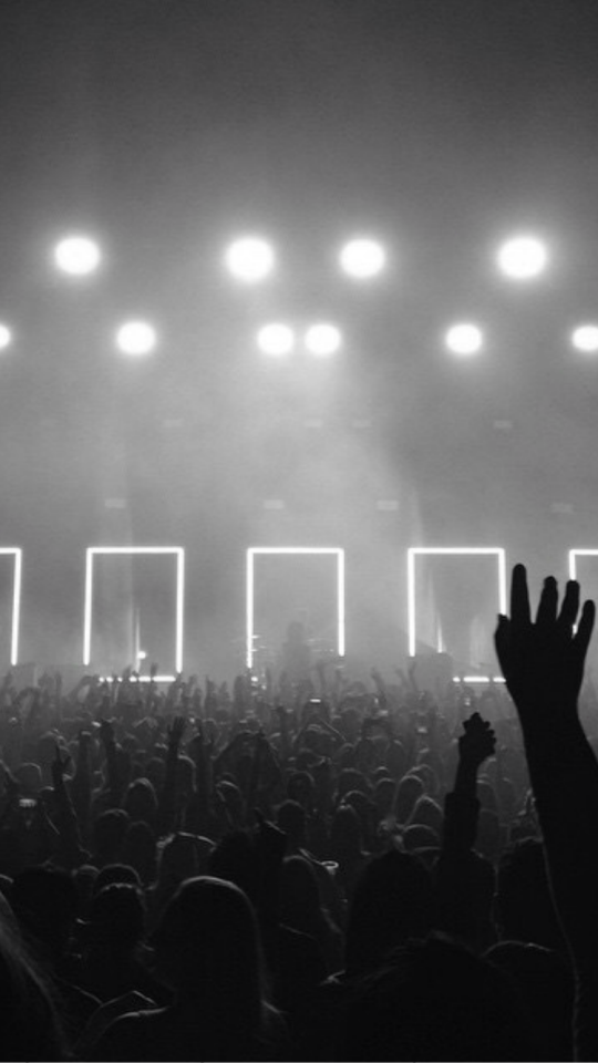 Black And White Concert - 540x960 Wallpaper 