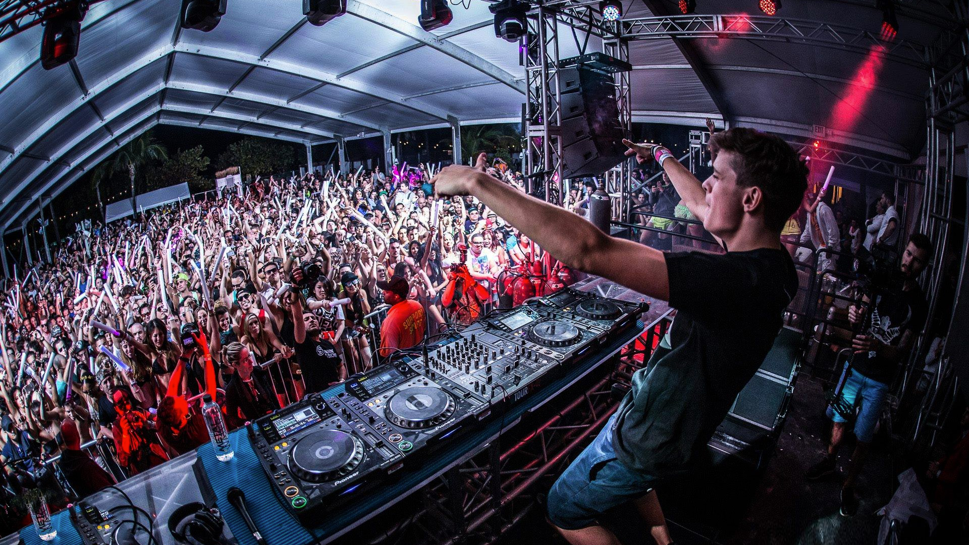 Martin Garrix Wallpaper 1080p - HD Wallpaper 