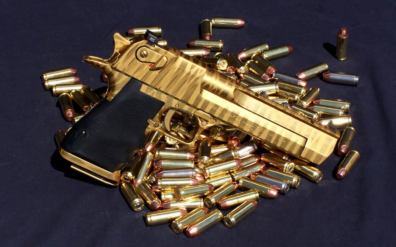 Gold Gun Wallpaper For Mobile - Metralletas De Oro Fondos De Pantalla - HD Wallpaper 