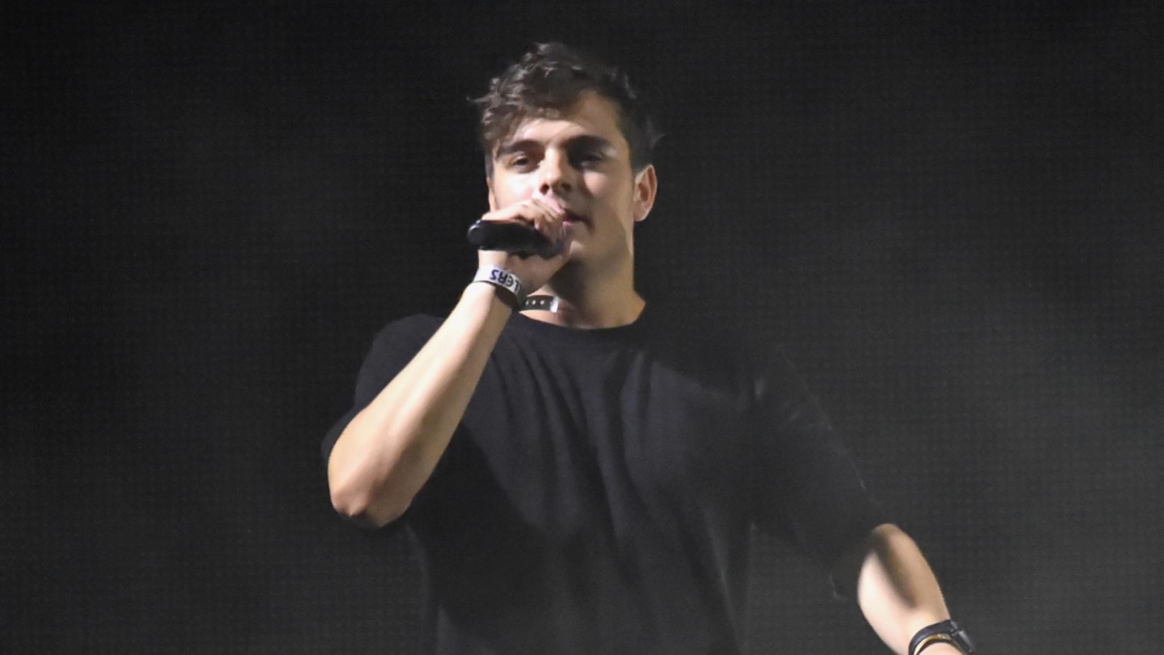 Martin Garrix - Singing - HD Wallpaper 