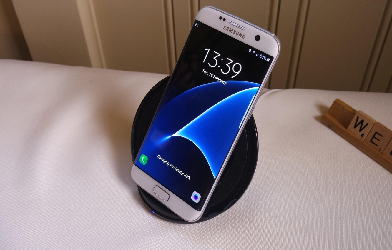 Photo Wallpaper Edge, Galaxy, Samsung, Samsung, Samsung - Samsung Galaxy S7 На Столе - HD Wallpaper 