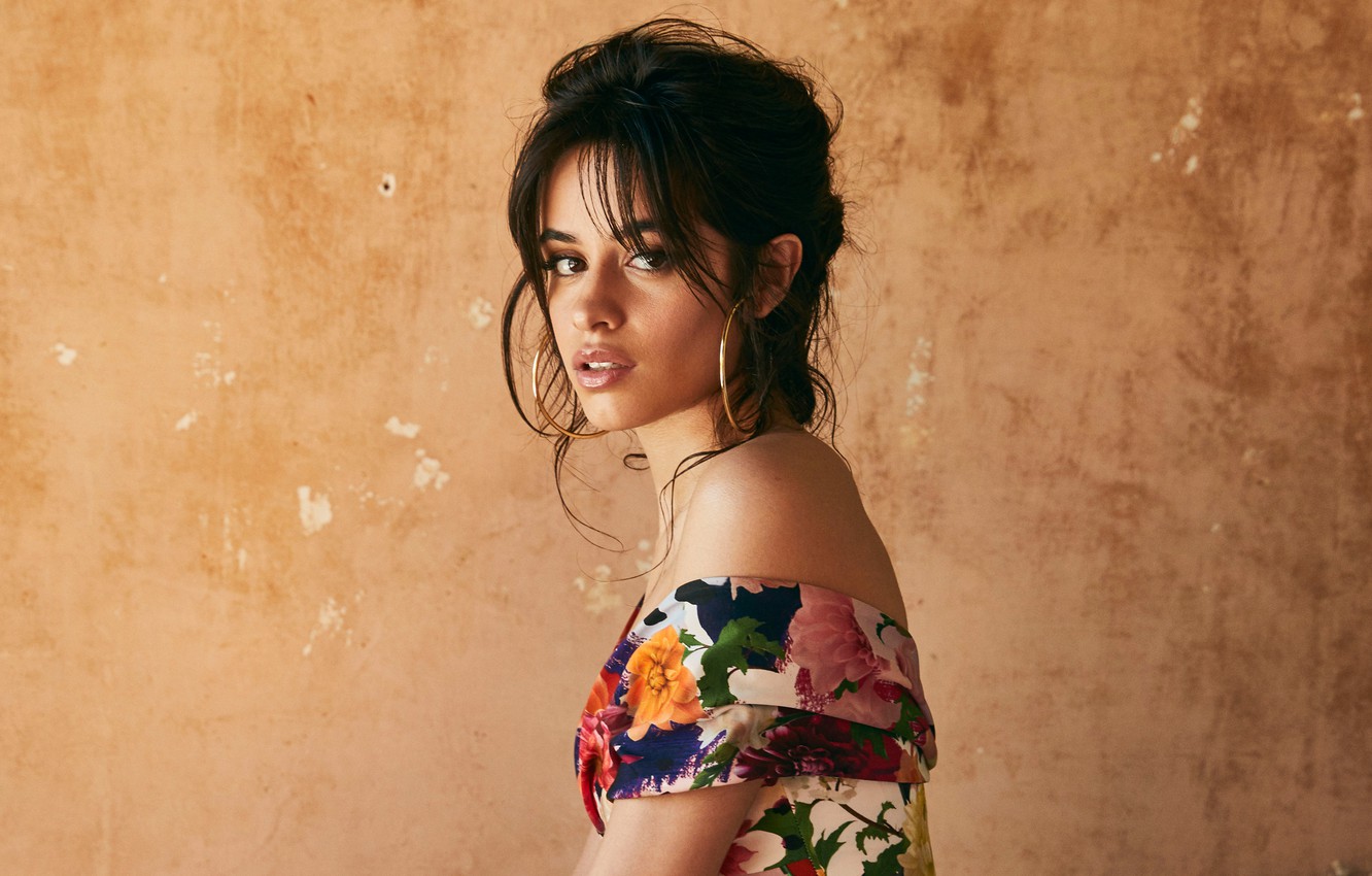Photo Wallpaper Look, Pose, Singer, Hair, Camila Hair, - Camila Cabello 4k - HD Wallpaper 
