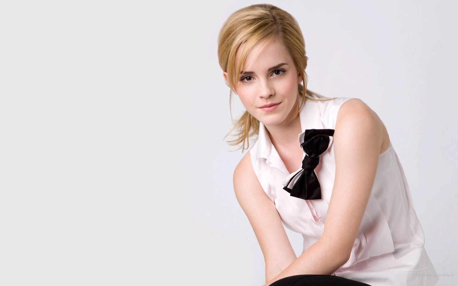 Emma Watson Tablet Pc Wallpapers, Emma Watson Pics - Cute Emma Watson  Profile - 1600x1000 Wallpaper 