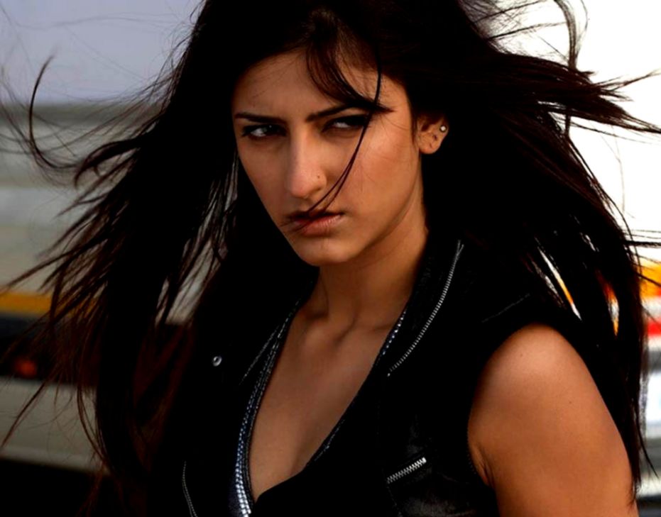 Download Shruthi Hassan Luck Movie Stills Wallpaper - Shruti Hassan - HD Wallpaper 