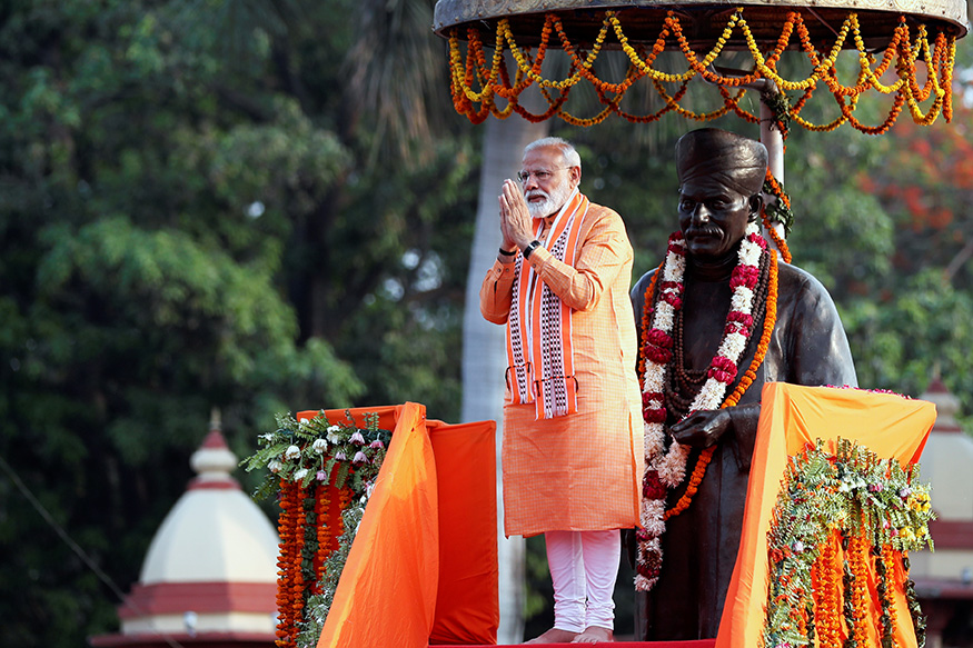 Prime Minister Narendra Modi Gestures During A Roadshow - Narendra Modi In Varanasi - HD Wallpaper 