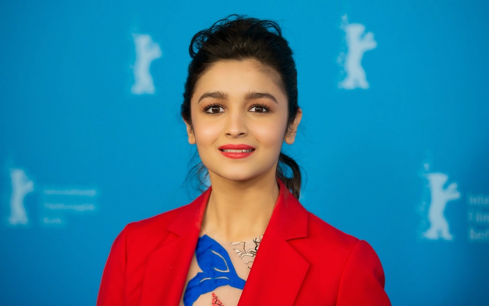 Alia Bhatt - HD Wallpaper 