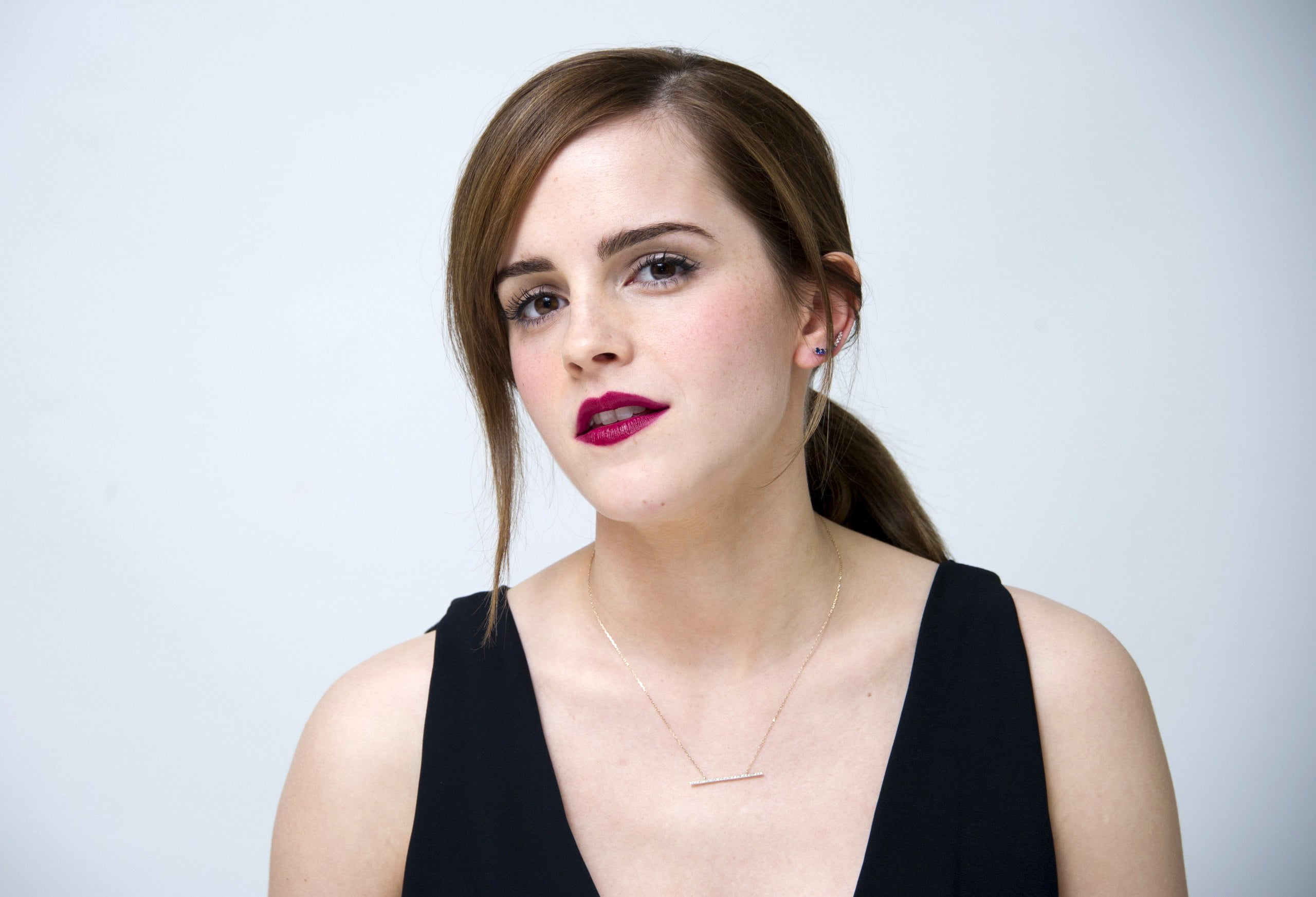 Emma Watson - HD Wallpaper 