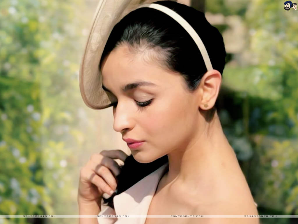Alia Bhatt Ear - HD Wallpaper 