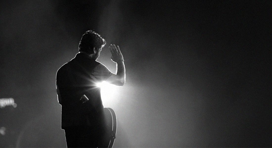 Arijit Singh Photos Black - HD Wallpaper 