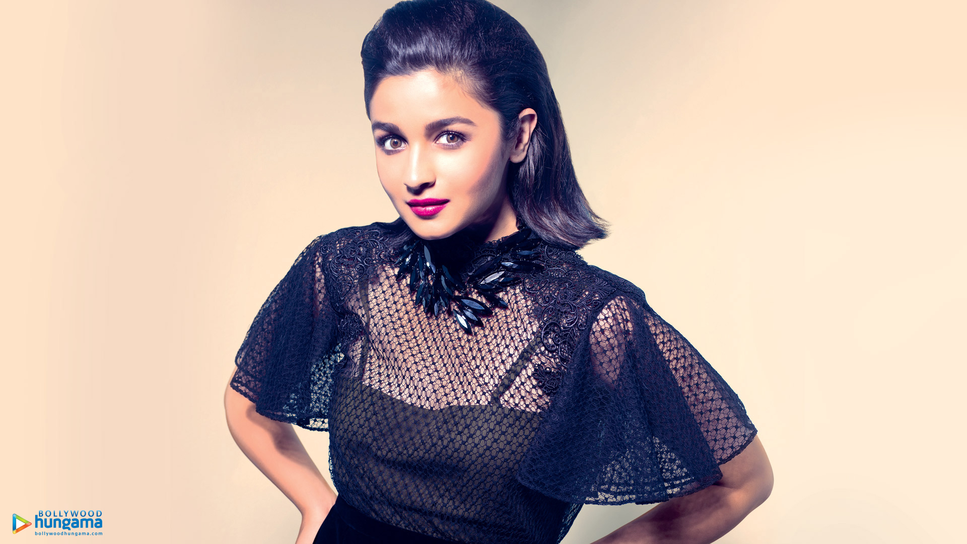 Alia Bhatt - Alia Bhatt Bollywood Hungama - HD Wallpaper 