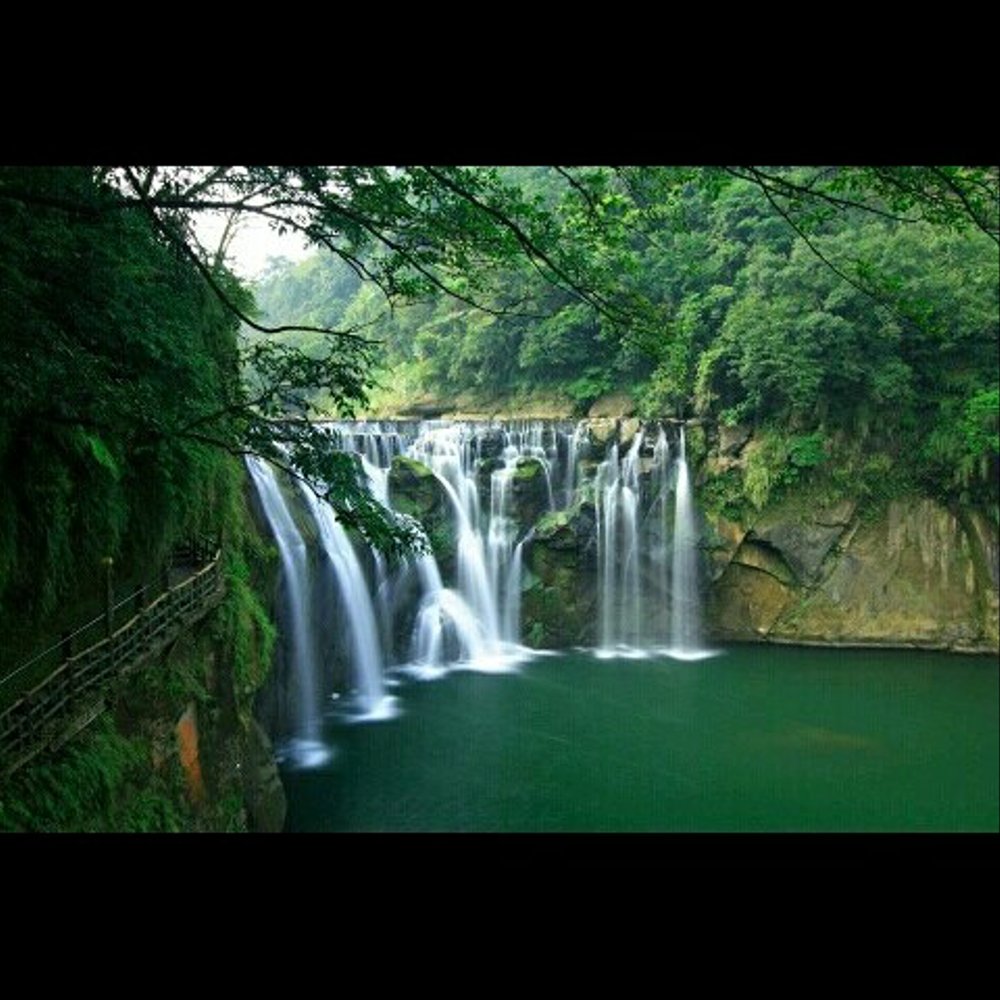 Tiga Dimensi Wallpaper Waterfall - Shifen Waterfall - HD Wallpaper 