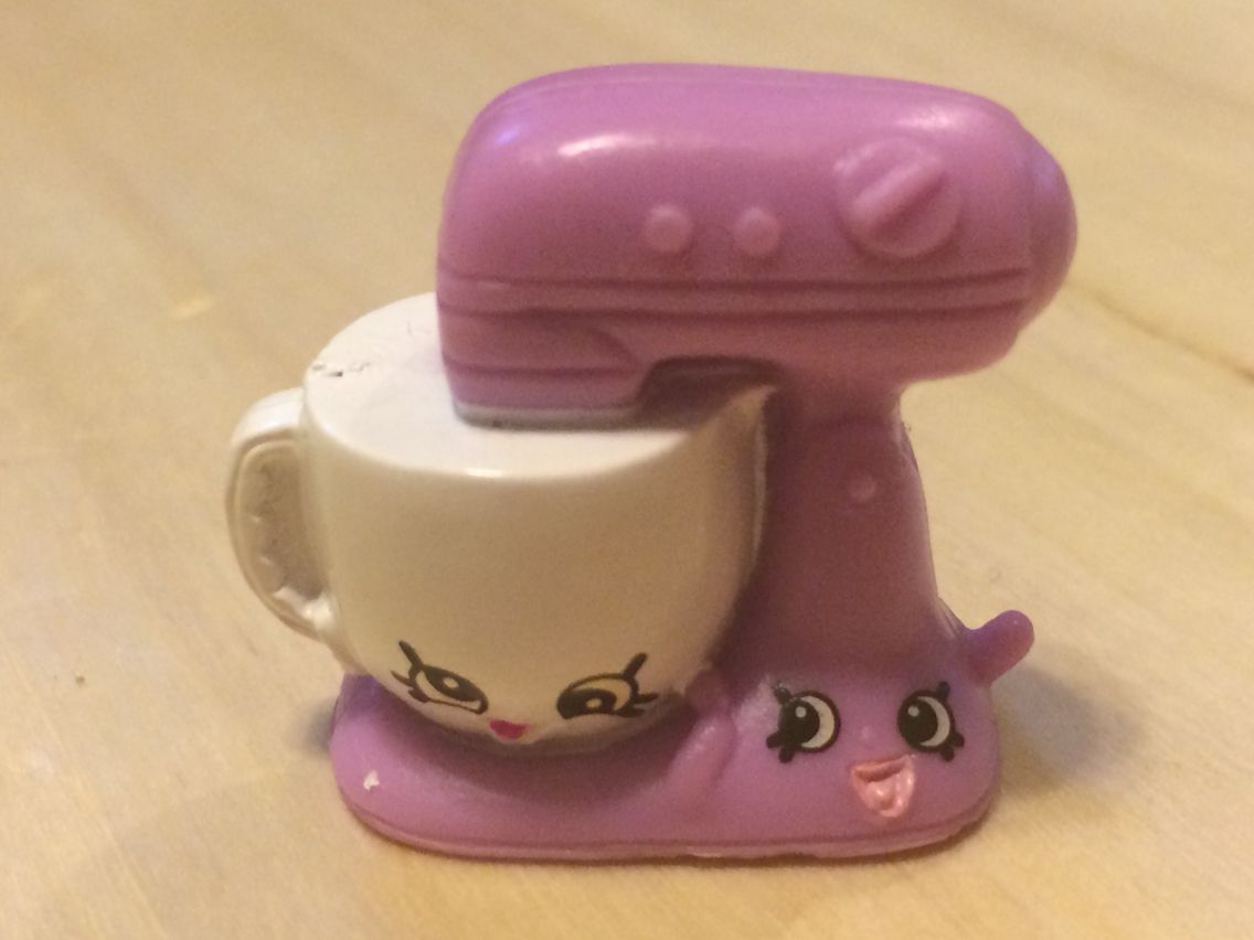 Figurine - HD Wallpaper 