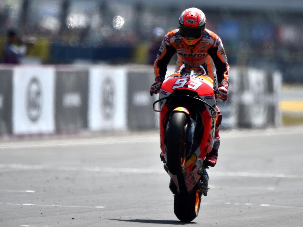 Marquez Celebrates With A Wheelie Across The Line - Marc Marquez Standing 2019 - HD Wallpaper 