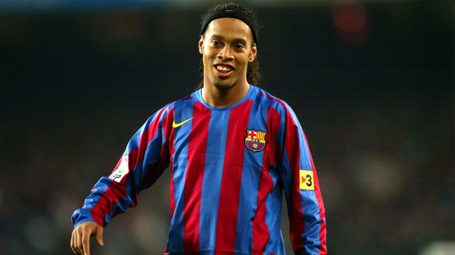 Ronaldinho Barcelona - HD Wallpaper 