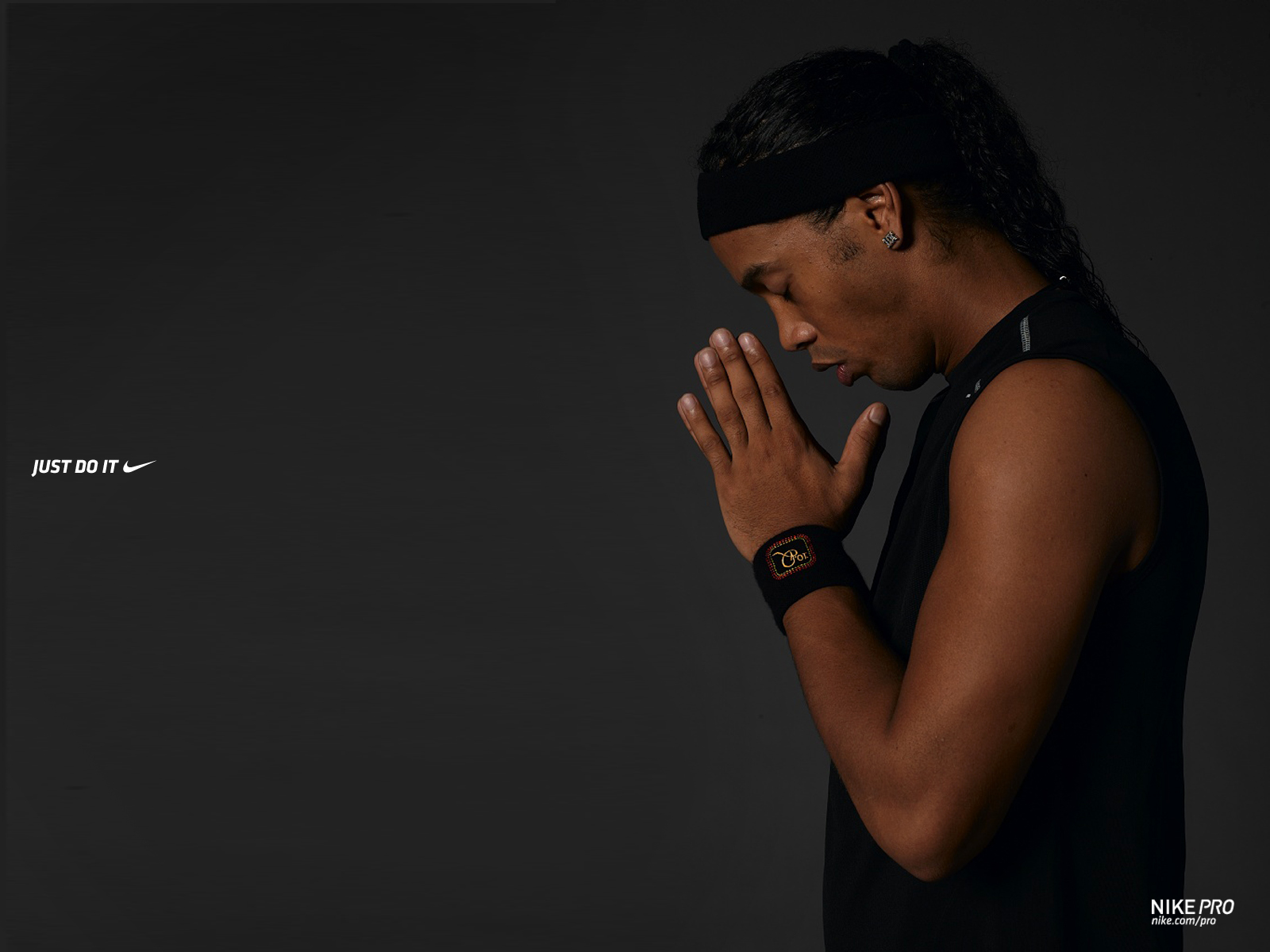 Ronaldinho Hd Wallpapers - Ronaldinho Wallpaper Hd Nike - HD Wallpaper 