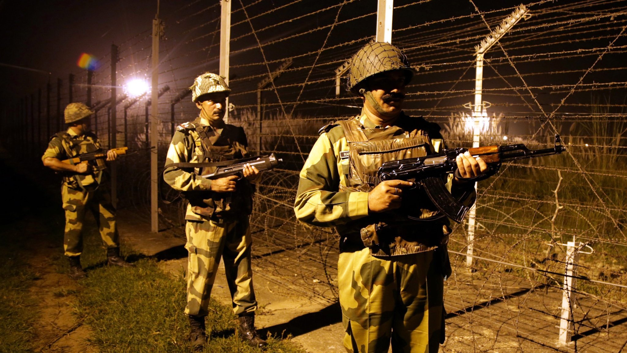 Indian Soldiers On Border - HD Wallpaper 