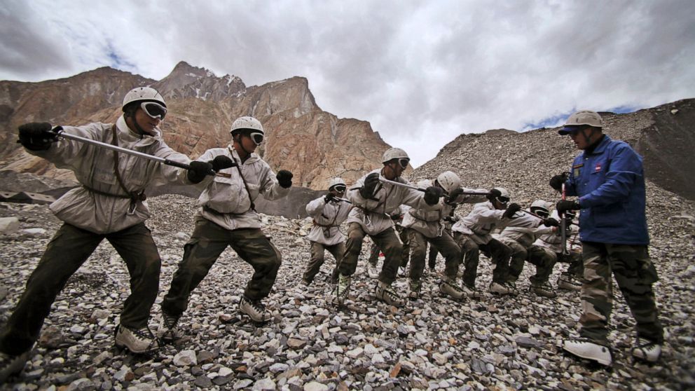 Avalanche Hits Indian Army Post In Himalayas - HD Wallpaper 