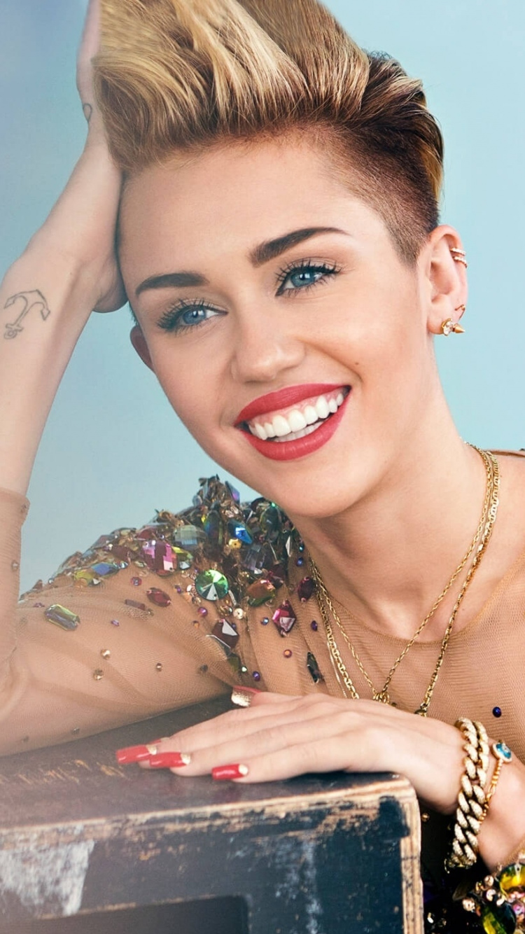 Red Lips, Smile, Miley Cyrus, Wallpaper - Miley Cyrus Latest Smile - HD Wallpaper 