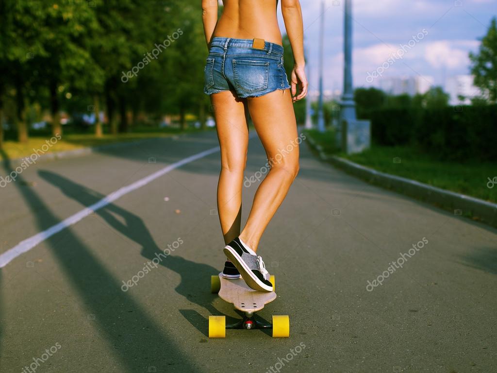 Longboard Girl - HD Wallpaper 