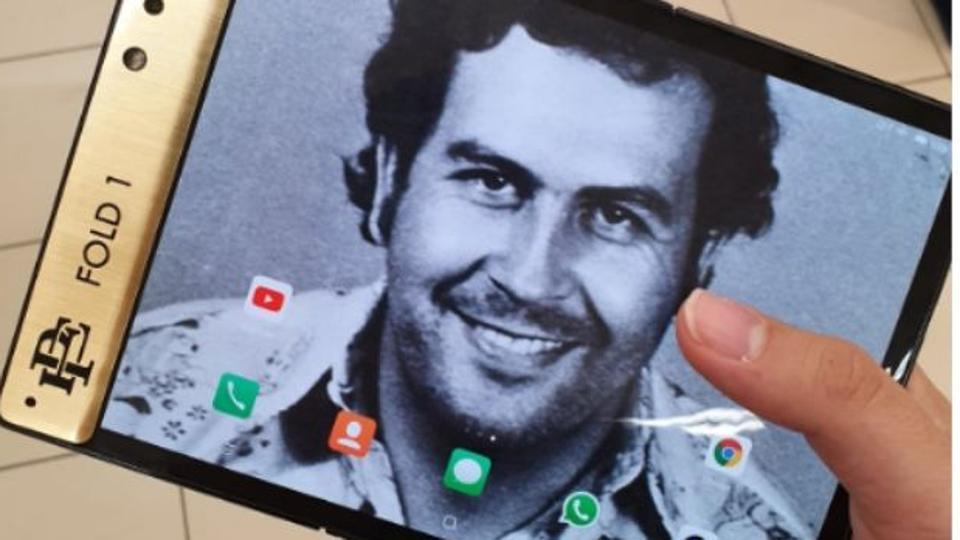 The Escobar Fold 1 Smartphone With Pablo Escobar As - Pablo Escobar - HD Wallpaper 
