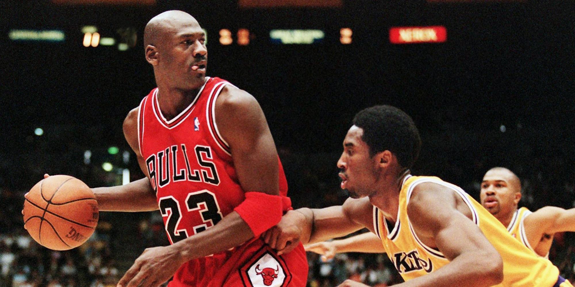 Kobe Guarding Michael Jordan 2000x1000 Wallpaper Teahub Io