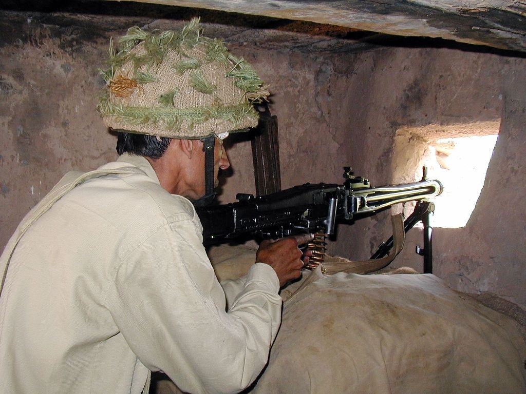 Tensions Across The Long-disputed De Facto Himalayan - Shoot Rifle - HD Wallpaper 