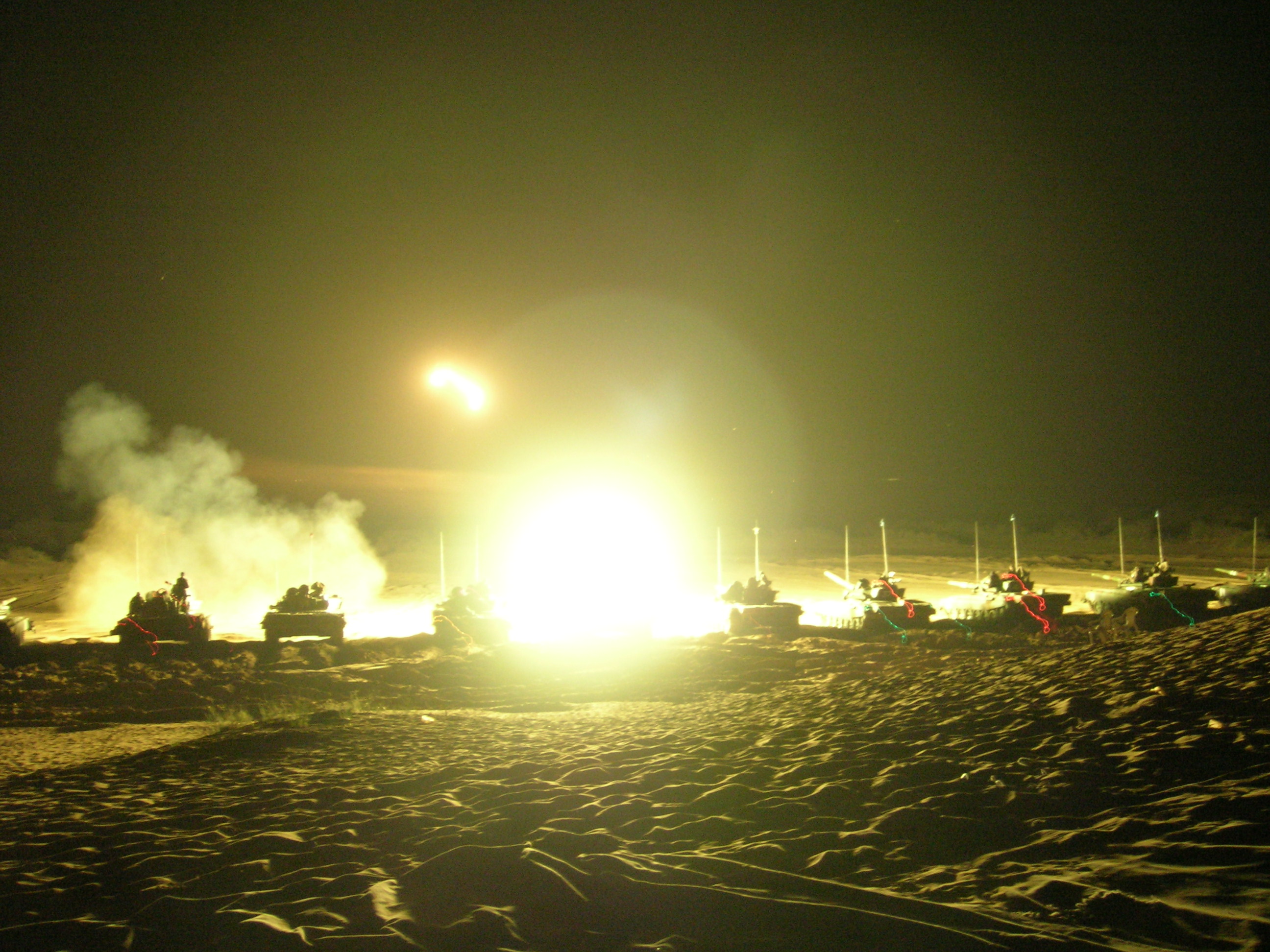 Army In Action - Night - HD Wallpaper 