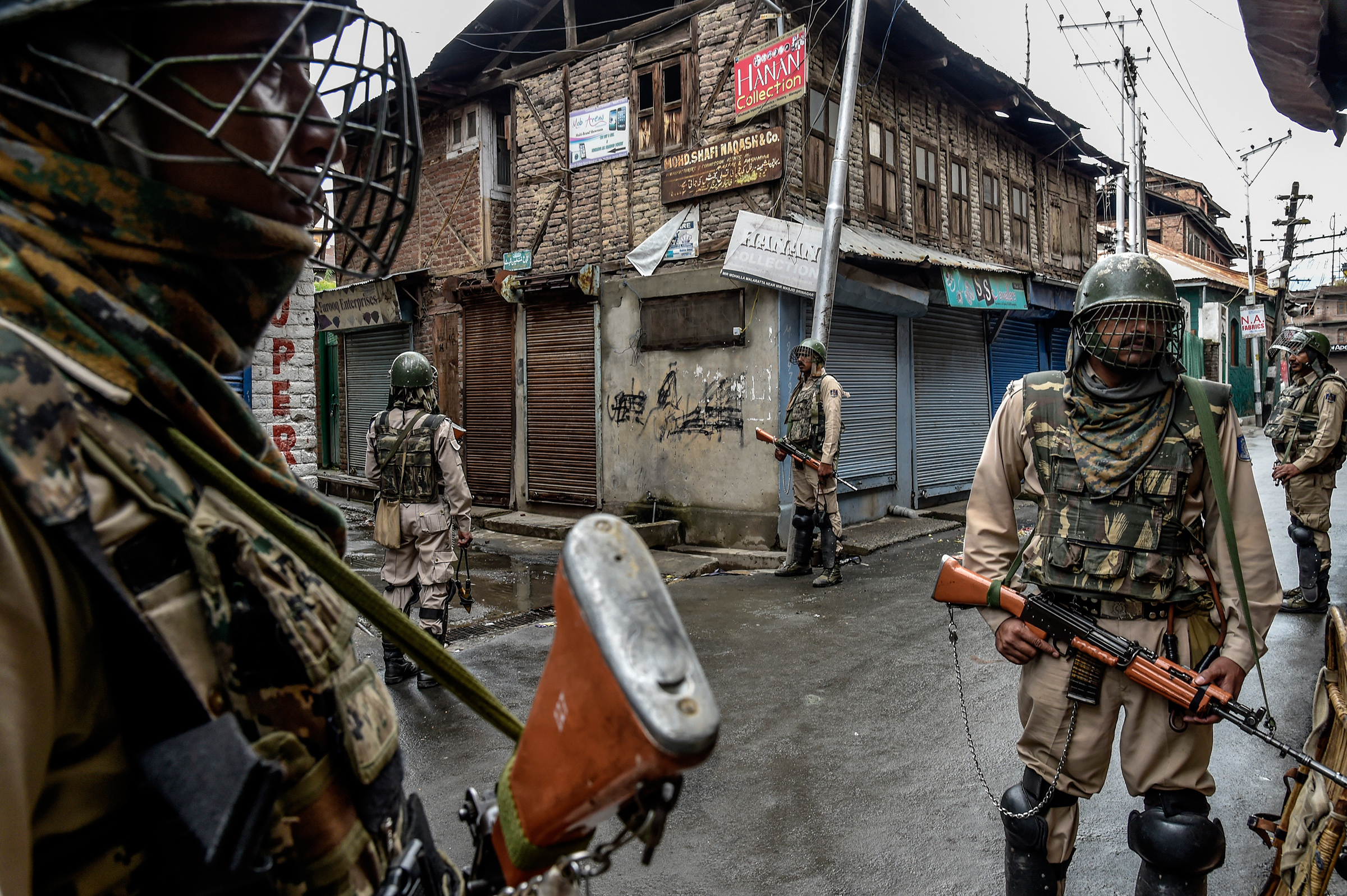 Curfew In Kashmir 85 Days - HD Wallpaper 