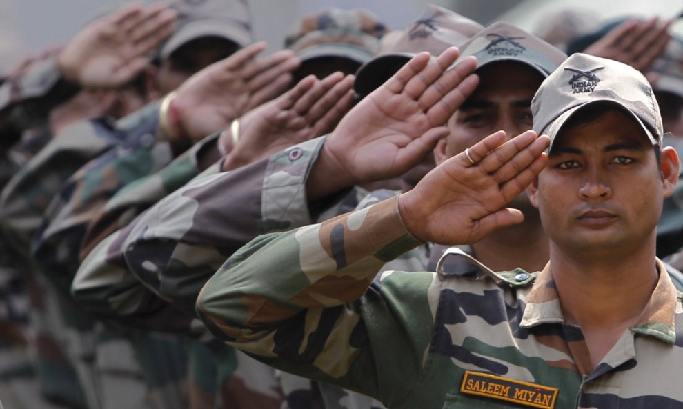 Indian Army Salute Style - HD Wallpaper 