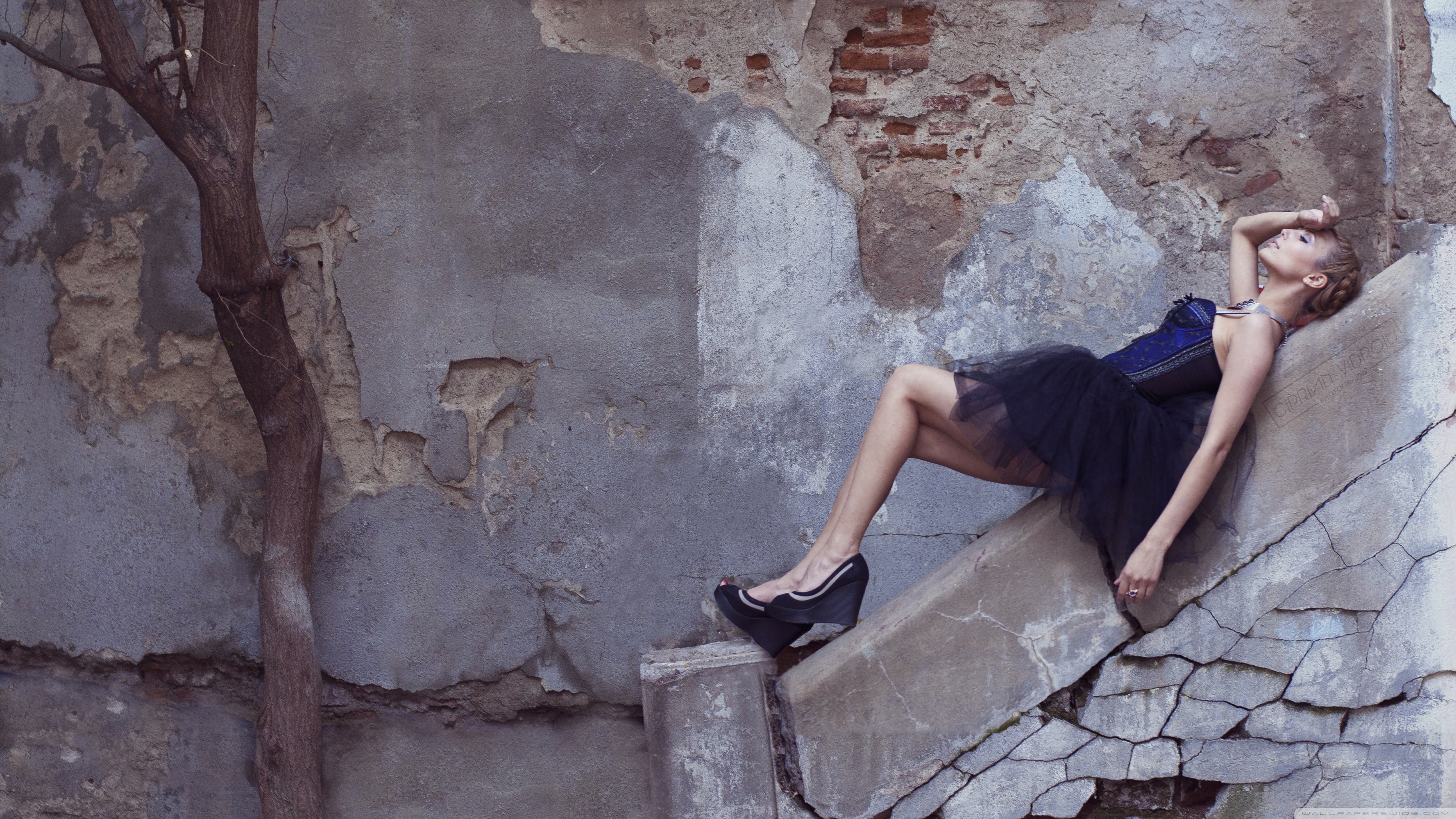 Fashion 1024 X 576 - HD Wallpaper 