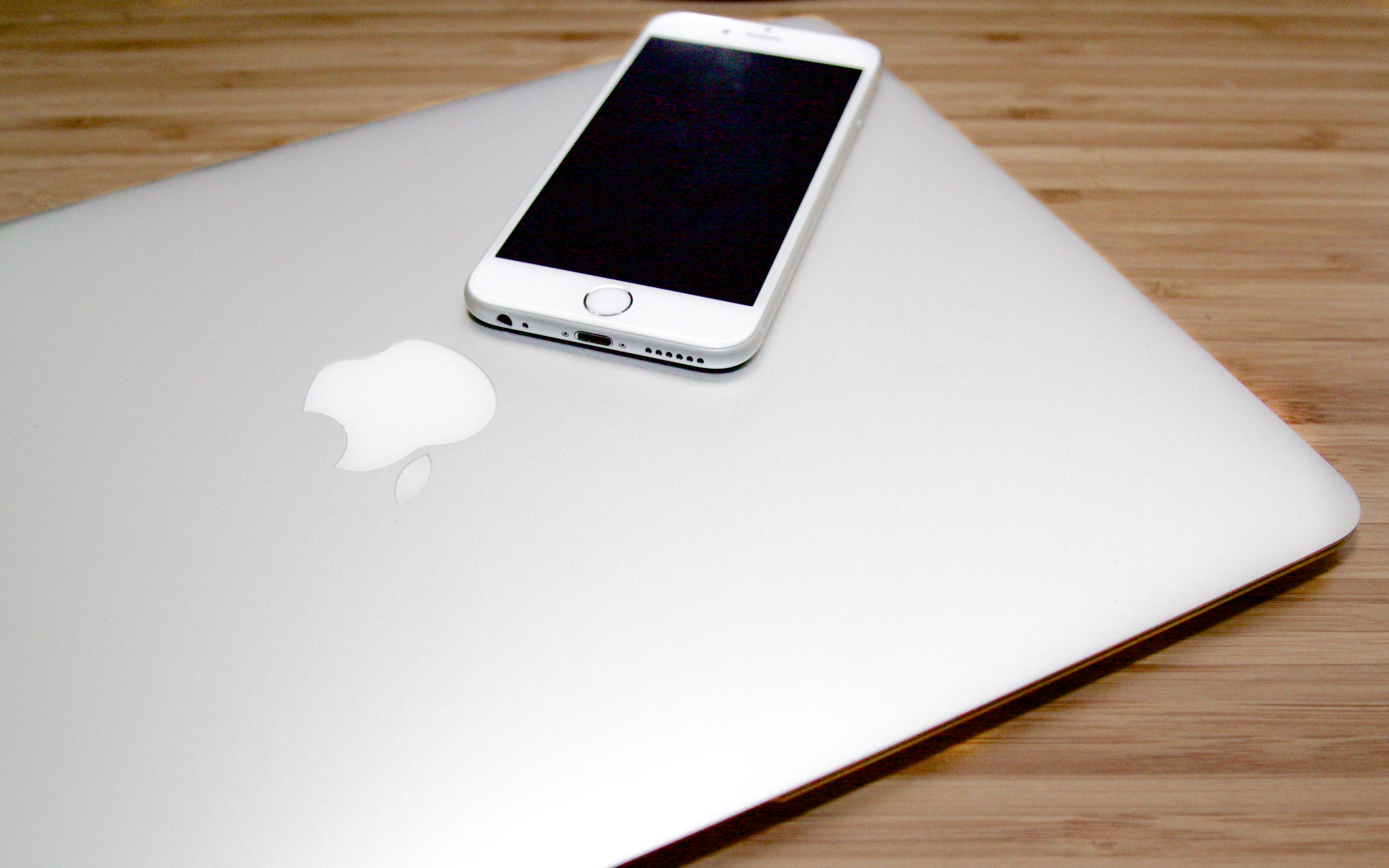 Wallpaper Apple, Macbook, Iphone, Smartphone, Laptop - Apple Macbook And Iphone - HD Wallpaper 