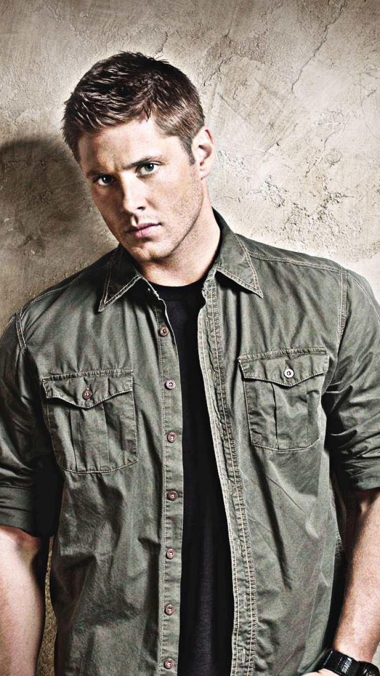 Supernatural Iphone Wallpaper Supernatural Actors Jared - Dean Winchesters Green Jacket - HD Wallpaper 