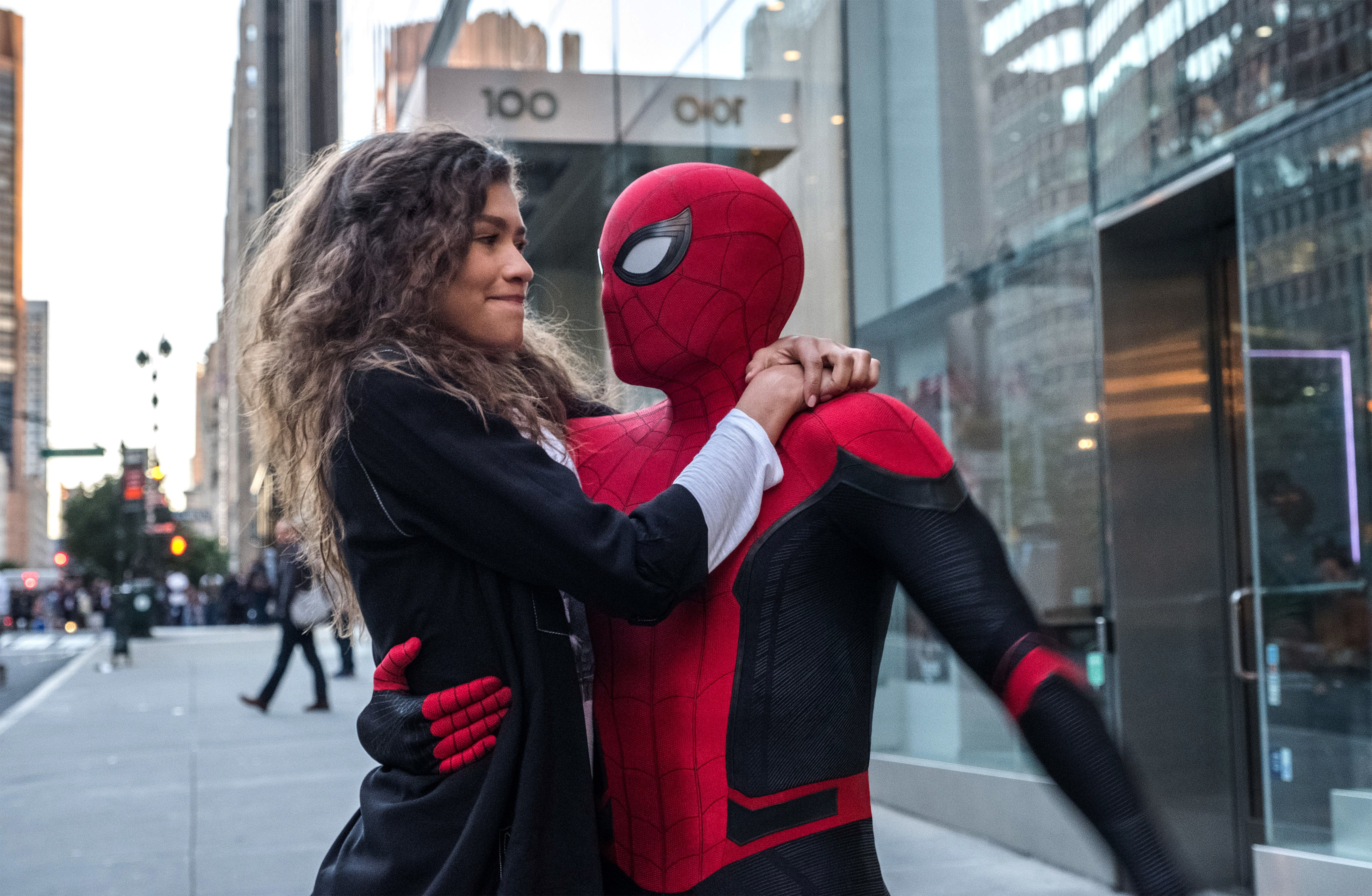 Spiderman And Mj Far From Home - HD Wallpaper 