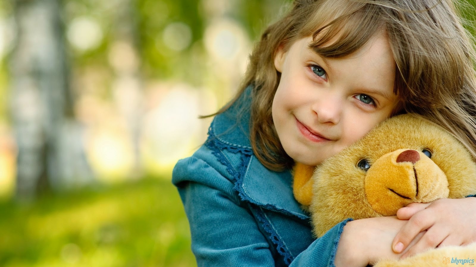 Cute Baby Girls Wallpapers Desktop - Baby Girl With Teddy - HD Wallpaper 