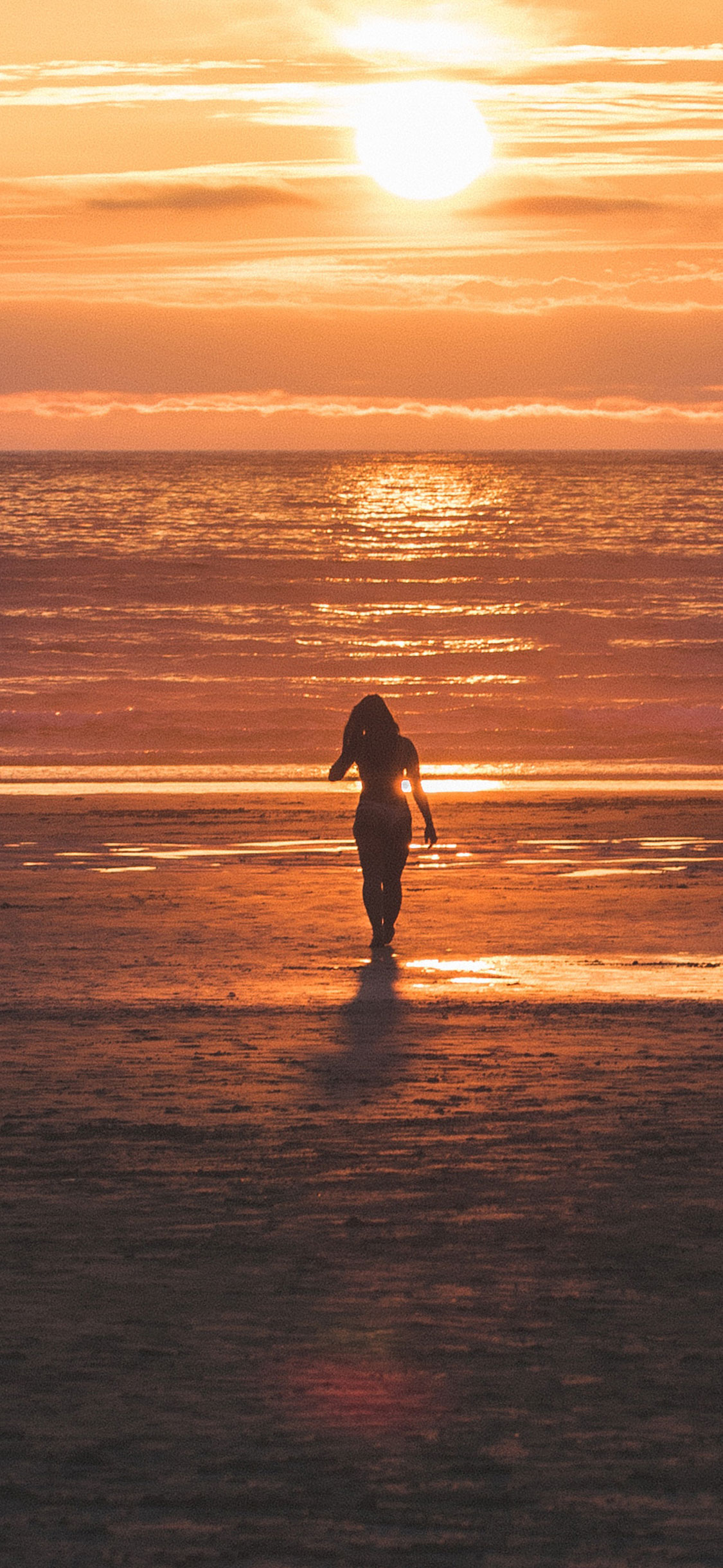 Alone Girl In Beach - HD Wallpaper 