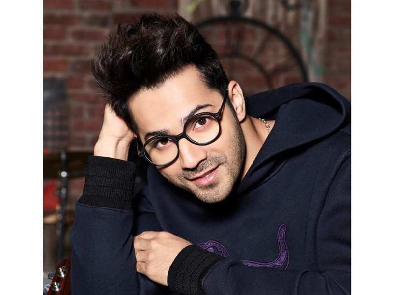 Varun Dhawan Looks Stunning In Specs As He Gets Ready - Varun Dhawan - HD Wallpaper 