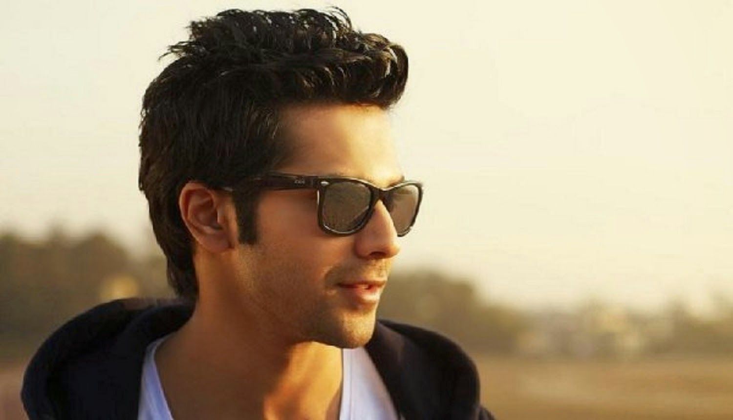 Varun Dhawan - HD Wallpaper 