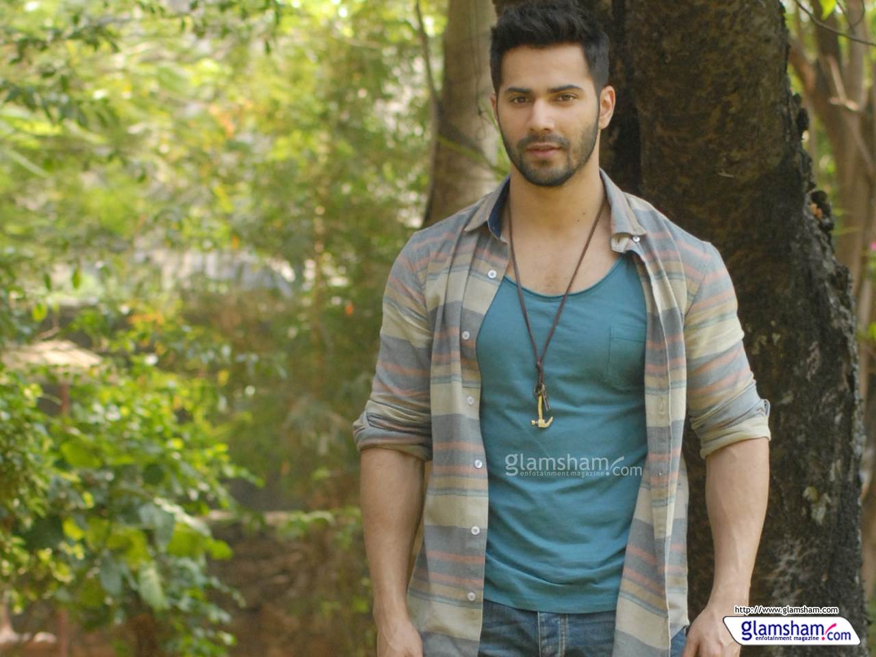 Varun Dhawan Hd Wallpapers Sky Hd Wallpaper - Kartik Aaryan And Varun Dhawan - HD Wallpaper 