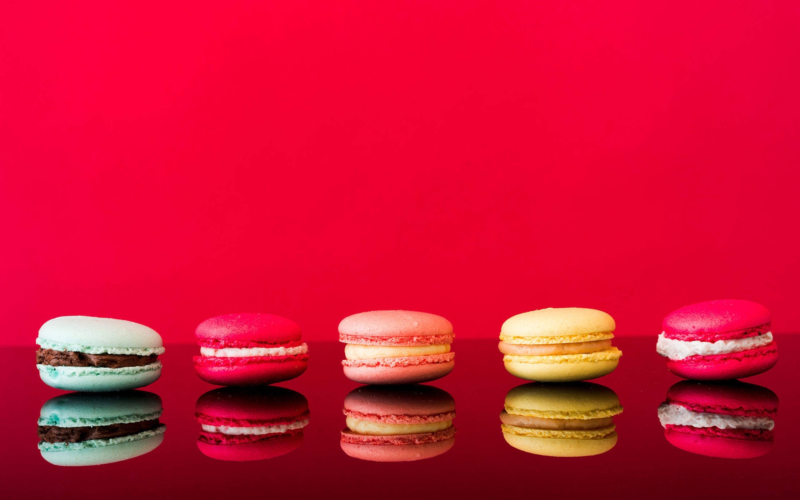 Wallpaper Of Macaron, Reflection, Still, Life, Sweets - HD Wallpaper 