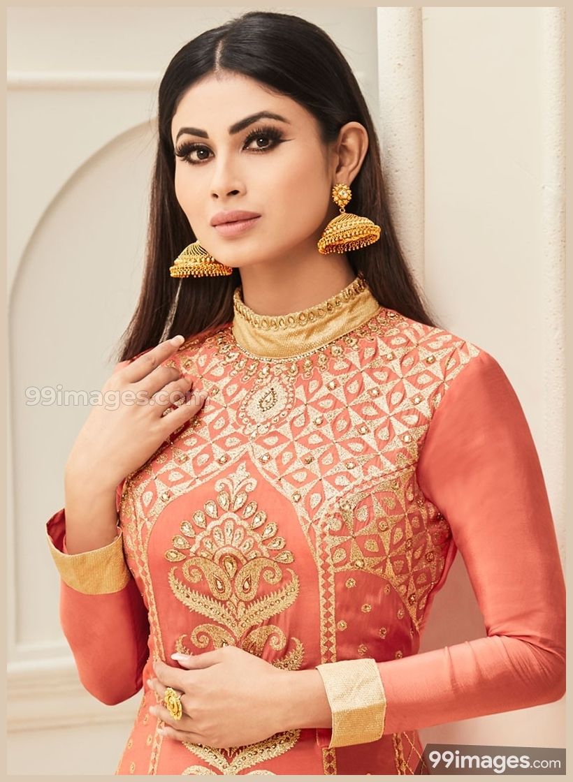 Mouni Roy - HD Wallpaper 