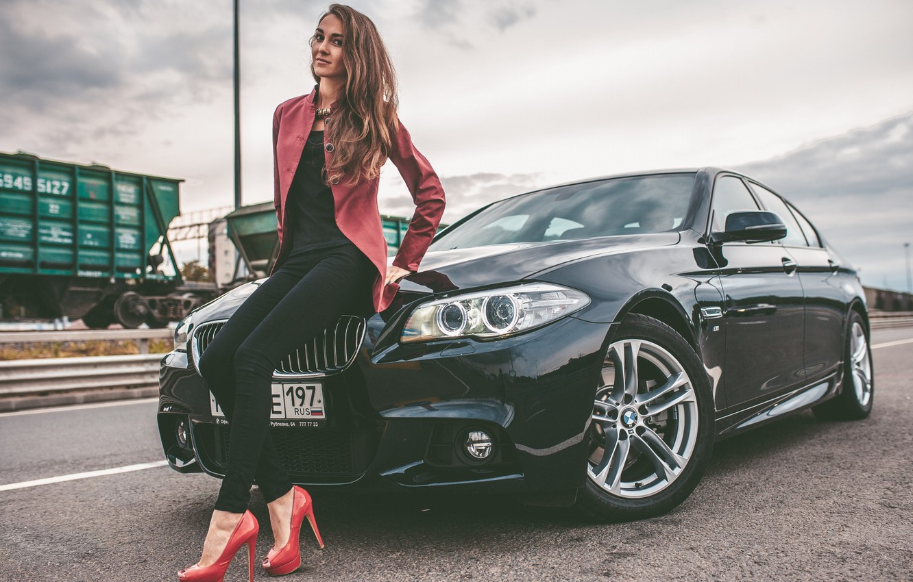 Photo Wallpaper Bmw, Girl, Car, Legs, Model, Woman, - Girl Car - HD Wallpaper 