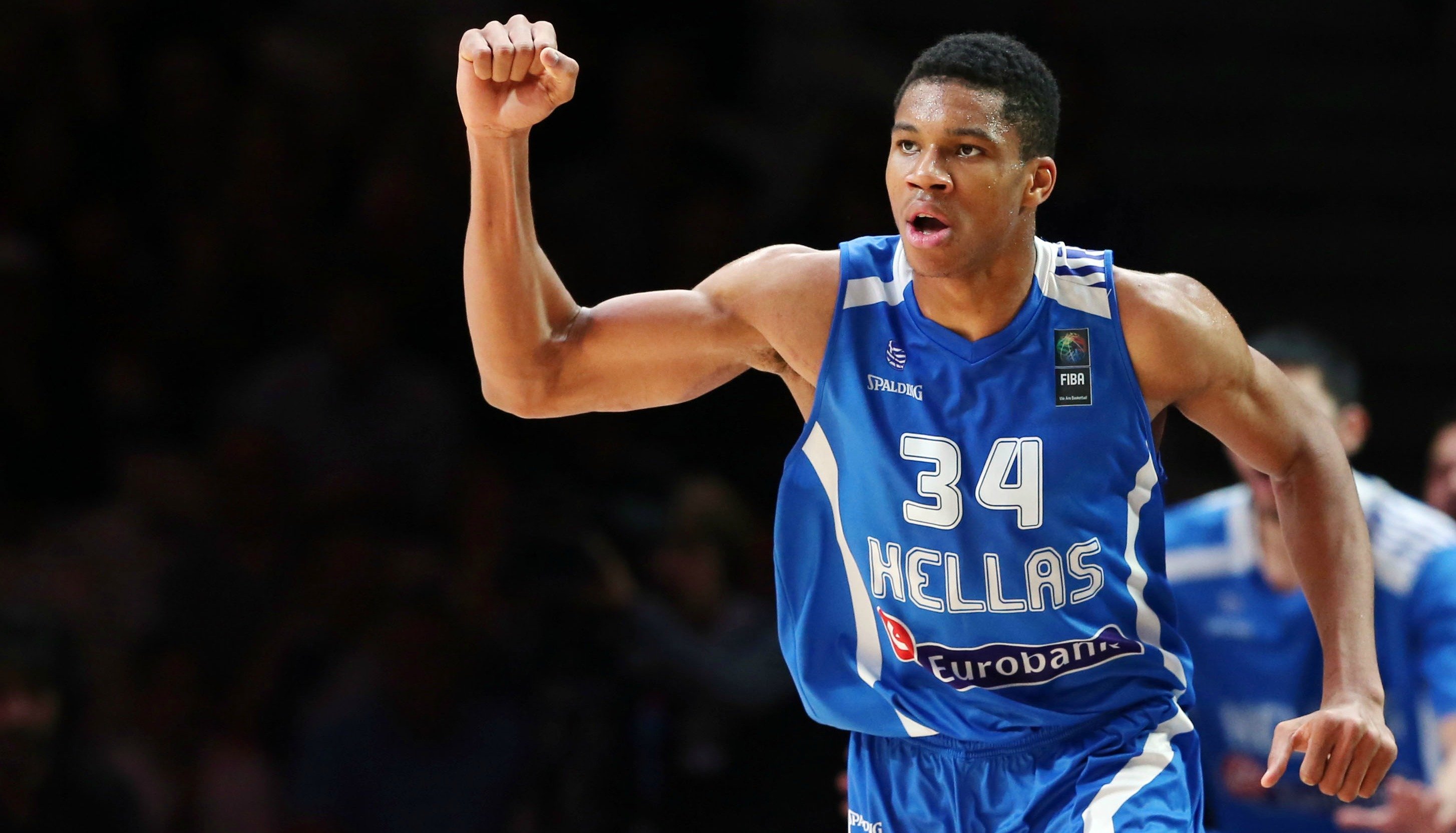 Andetokoumbo Giannis 
						 Src Https - Giannis Antetokounmpo Wallpaper Greece - HD Wallpaper 