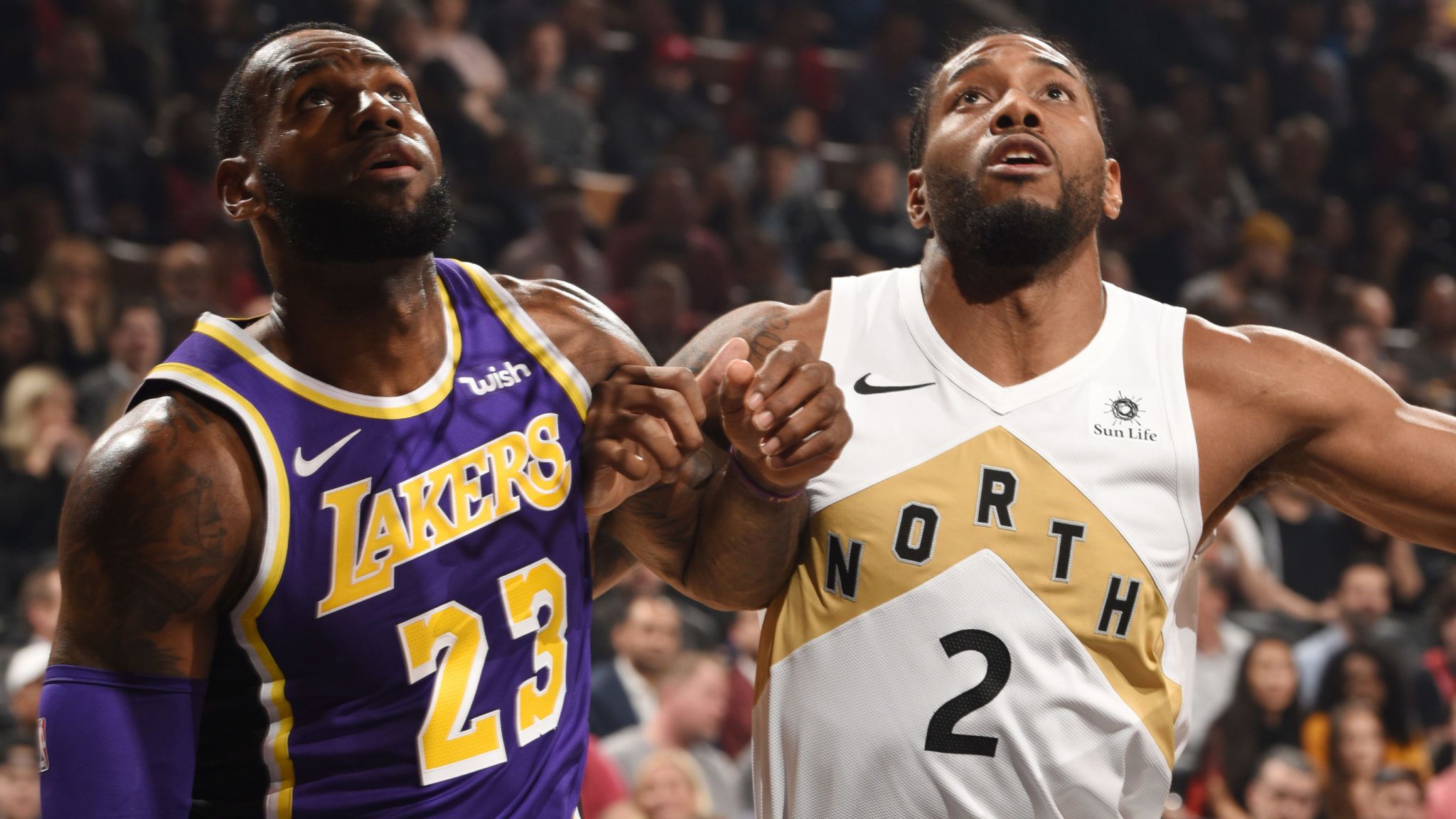 Lebron James And Kawhi Leonard Battle For A Rebound - Kawhi Leonard Raptors Lakers - HD Wallpaper 