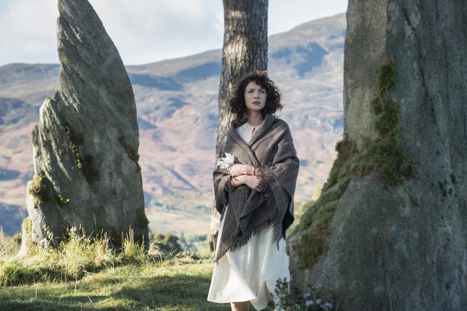 Outlander Wallpaper To Download By Javonte Robin 
 - Claire And The Stones - HD Wallpaper 