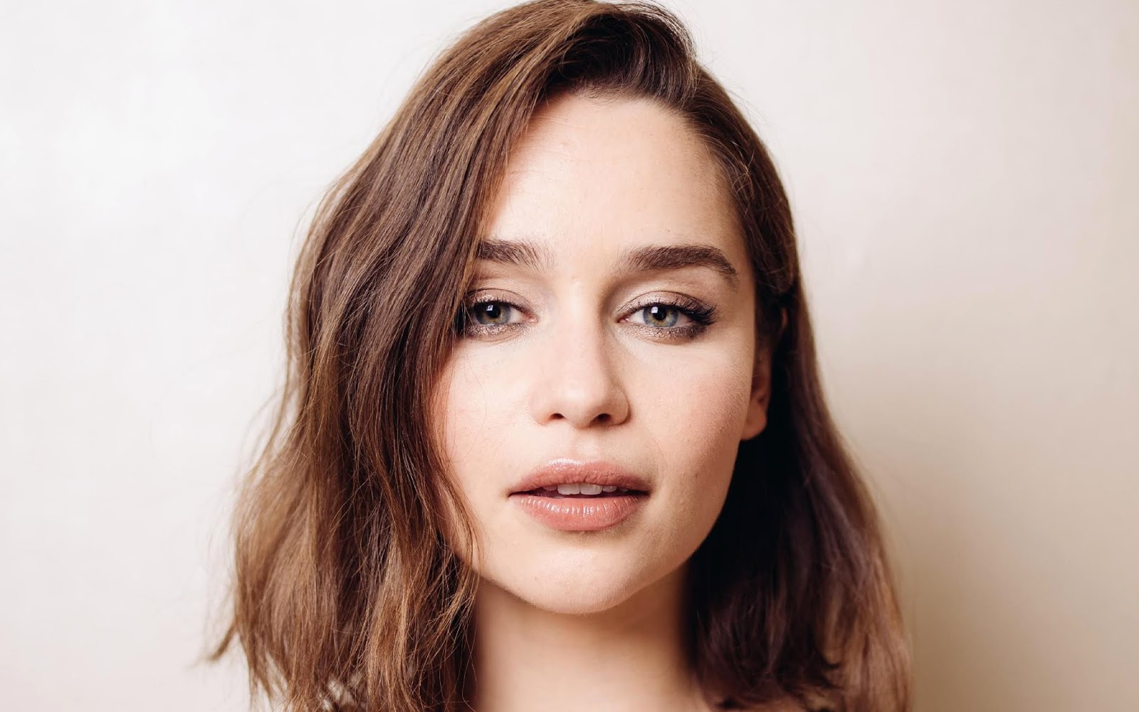 Emilia Clarke - HD Wallpaper 