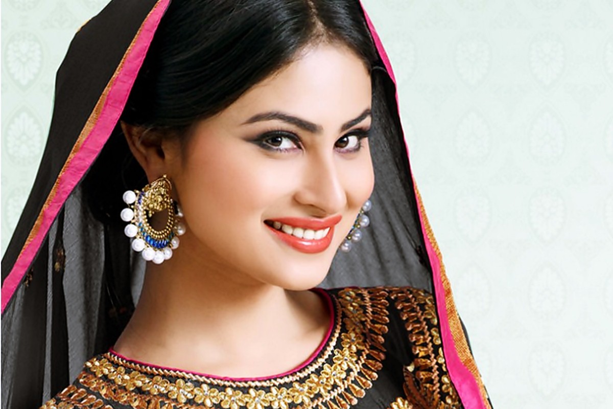 Naagin Tv Actress Mouni Roy Wallpaper - Nagin Photo Download - HD Wallpaper 