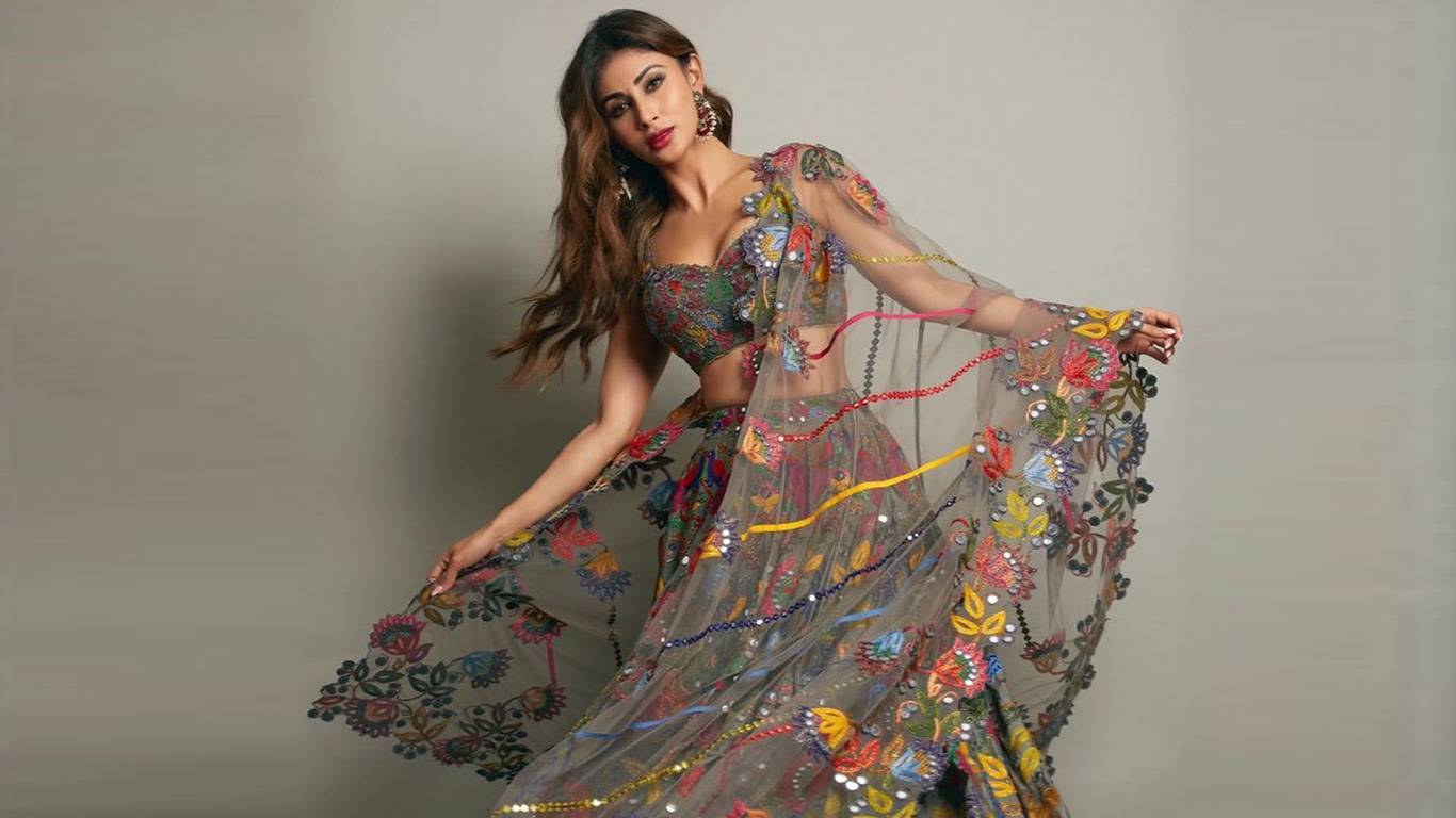 Mouni Roy - HD Wallpaper 