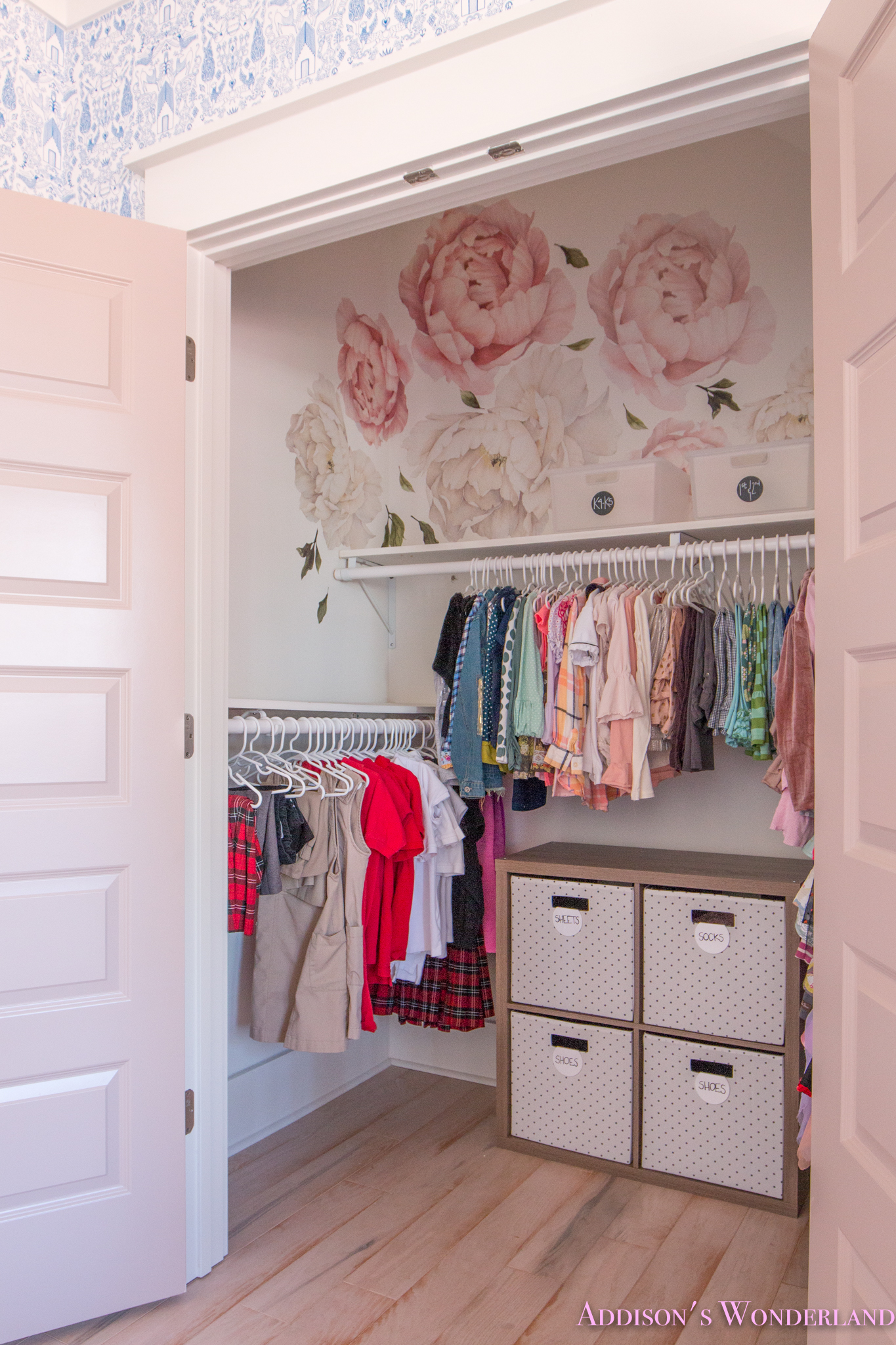 Organizing Girls Closet - HD Wallpaper 