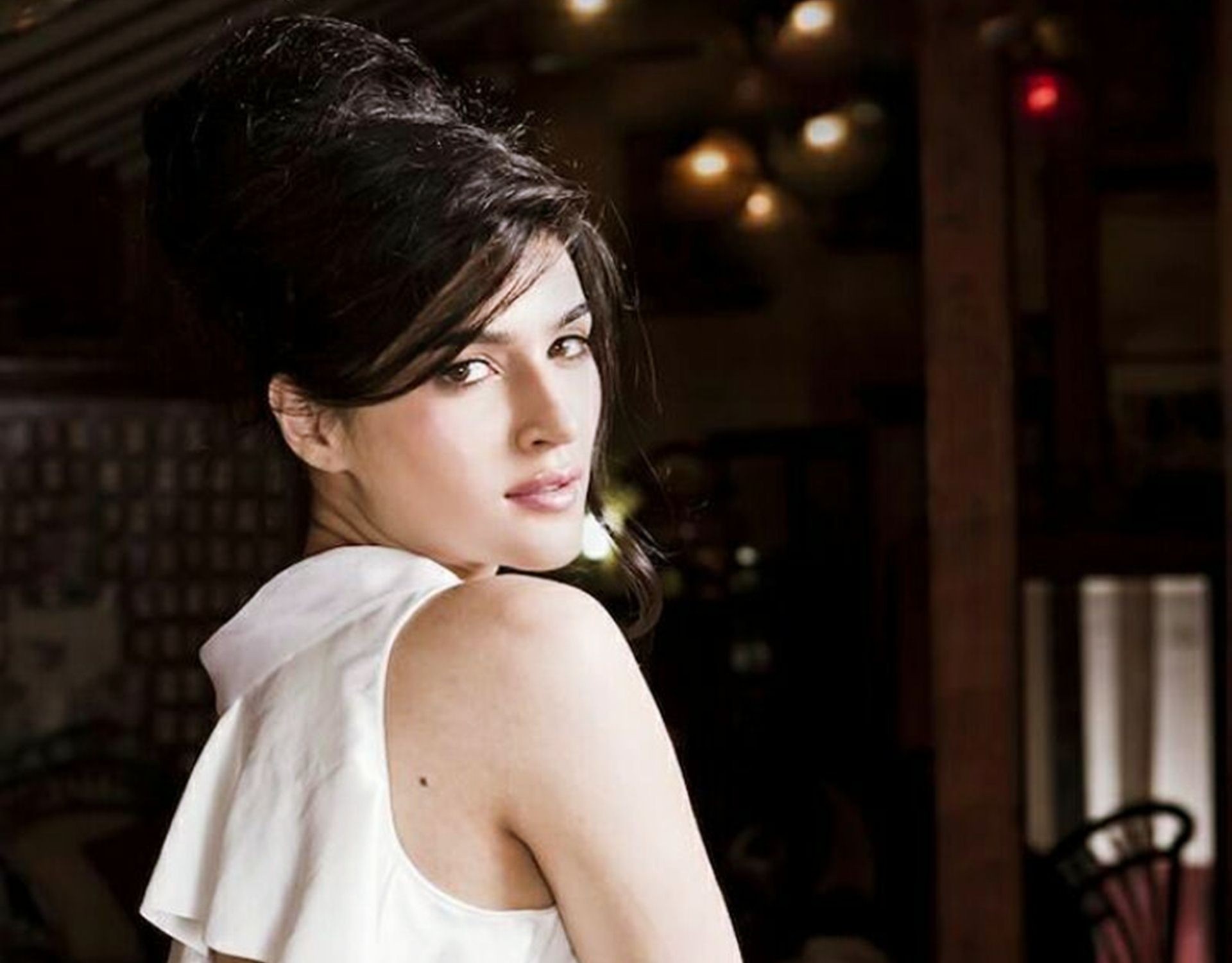 Kriti Sanon Latest Hd Wide Wallpaper - Kriti Sanon And Sidharth - HD Wallpaper 
